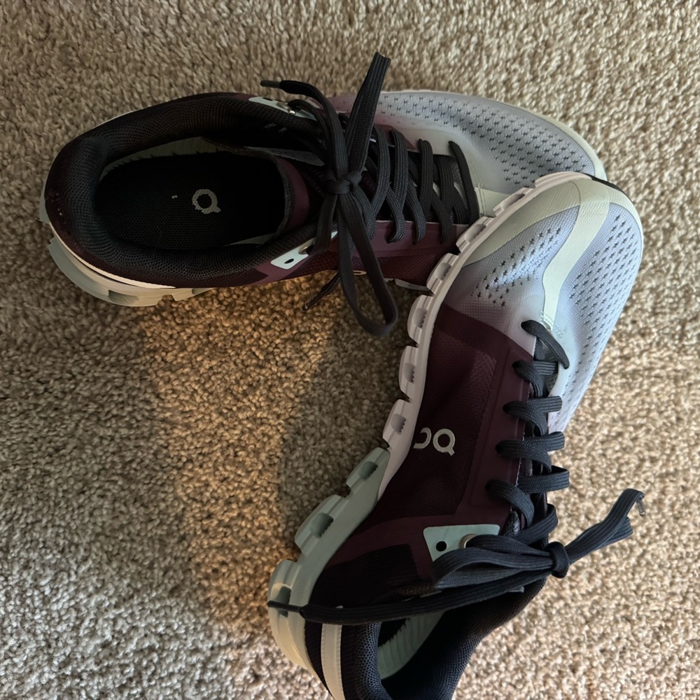 Oncloud shoes women’s size 6.5 US